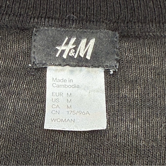 Black Women's Top by H&M - Size Medium - Picture 8 of 16